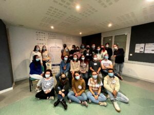 Photo de groupe avec les 24 personnes présentes au WEARE 2021